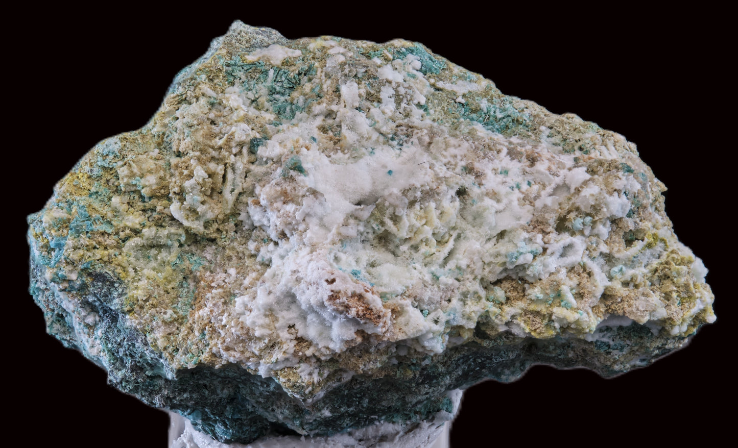 Ludjibaite with Pseudomalachite and Aragonite