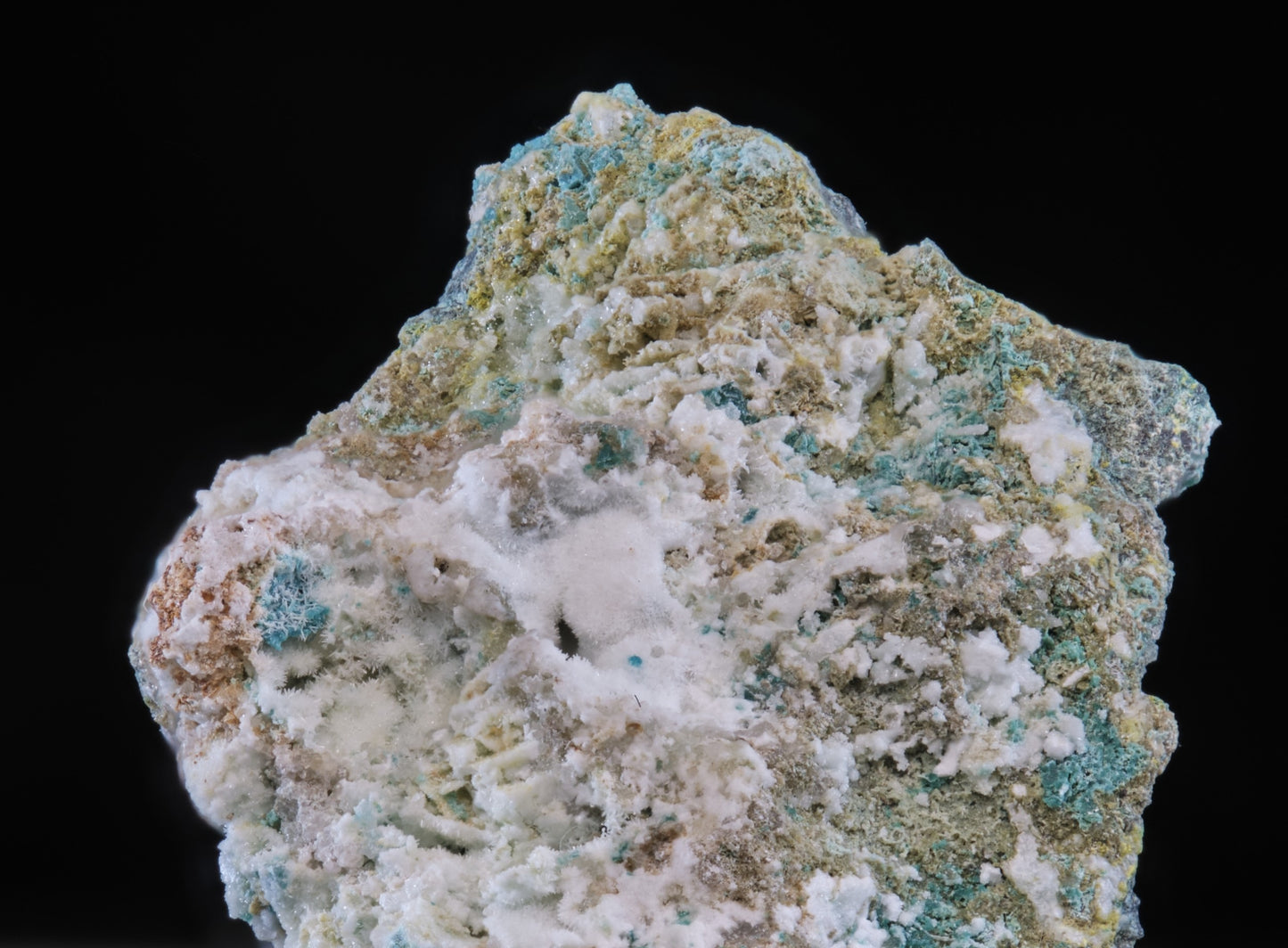 Ludjibaite with Pseudomalachite and Aragonite