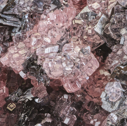 Rhodochrosite on Manganite