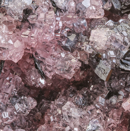 Rhodochrosite on Manganite