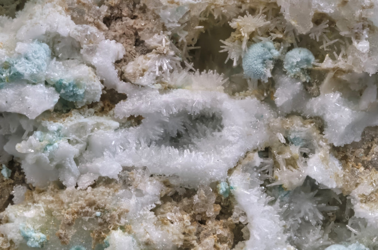 Ludjibaite with Pseudomalachite and Aragonite