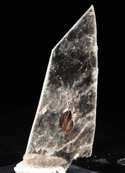 Spessartine in Muscovite