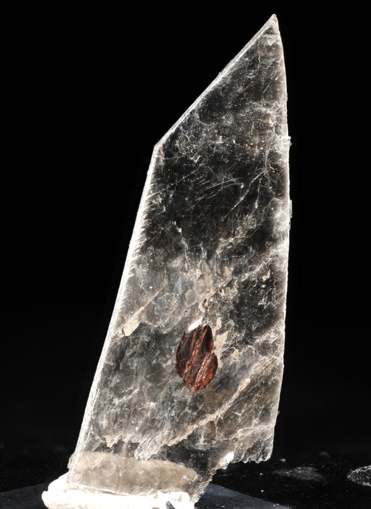 Spessartine in Muscovite