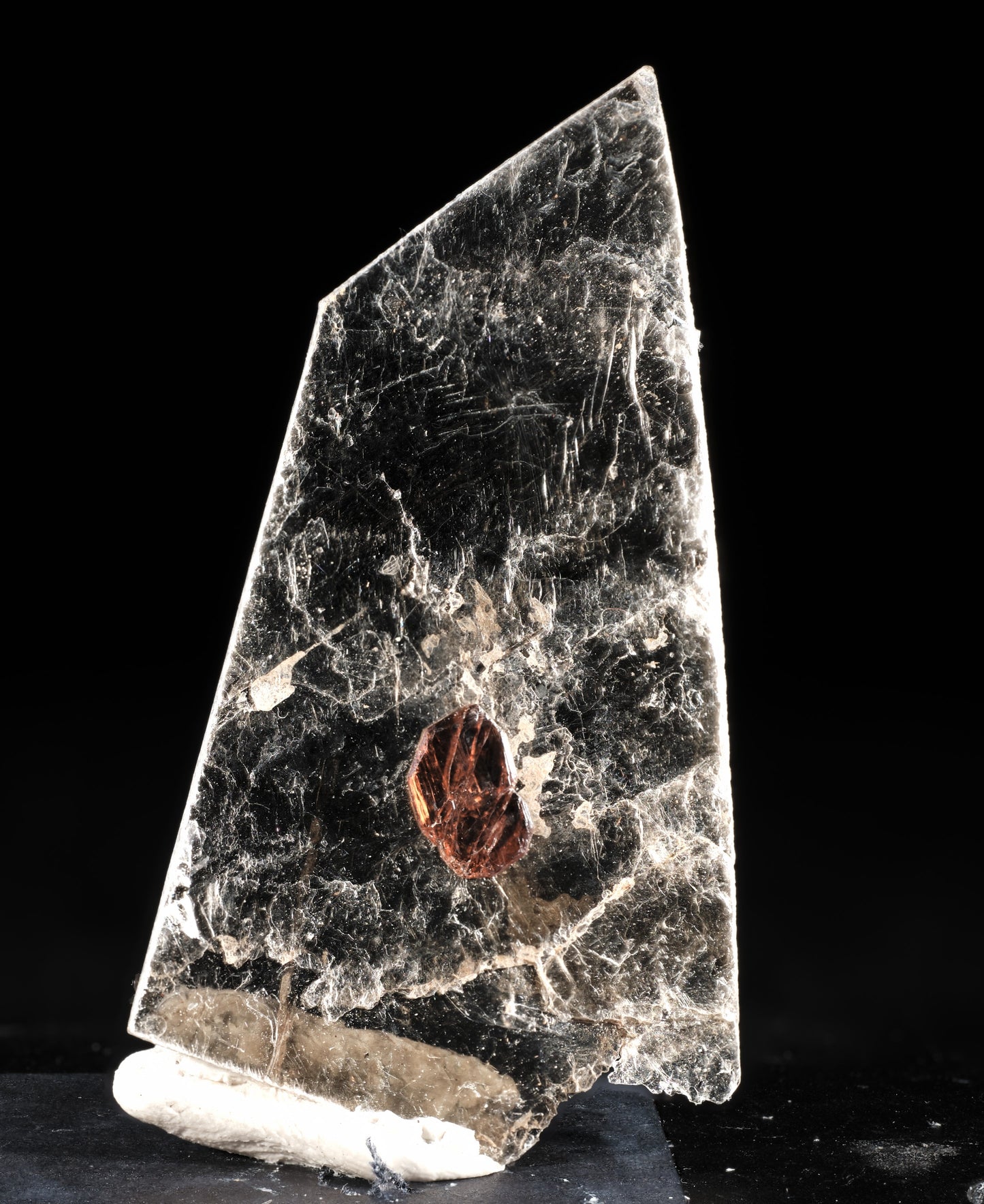 Spessartine in Muscovite