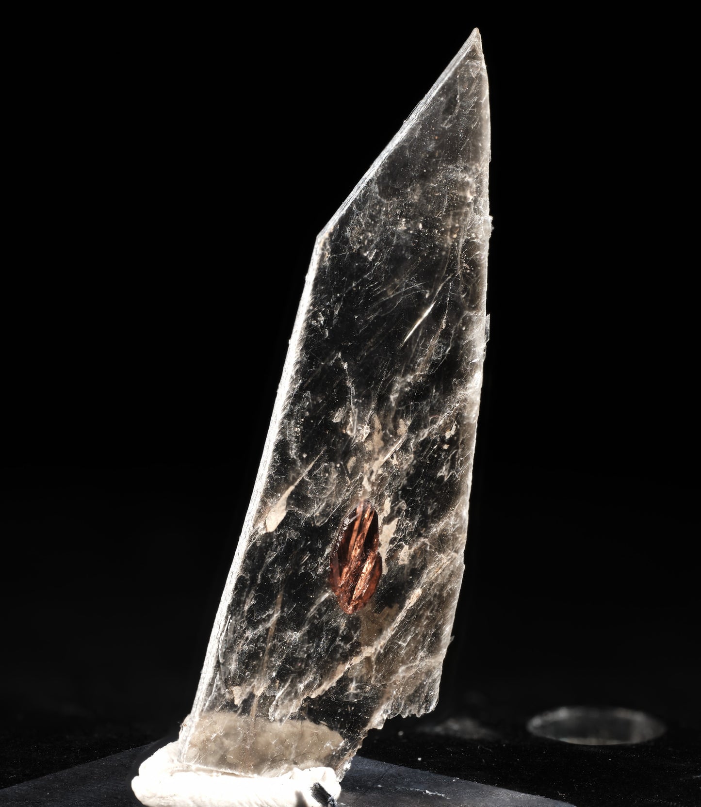 Spessartine in Muscovite