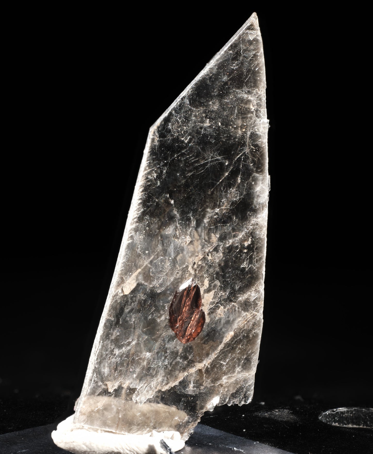 Spessartine in Muscovite