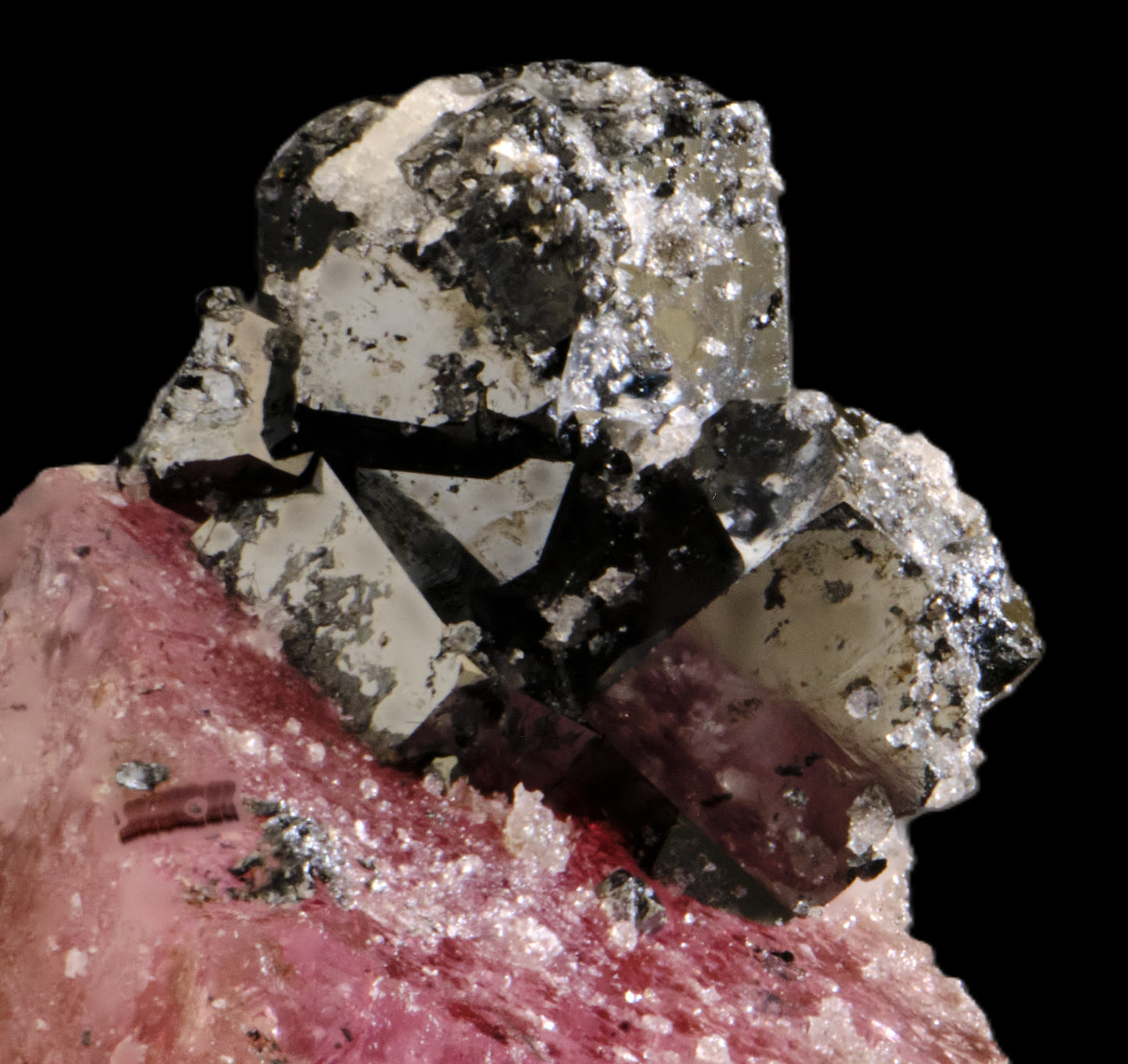 Red Beryl with Bixbyite